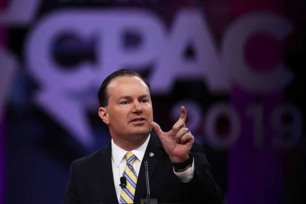 سناتور مایک لی