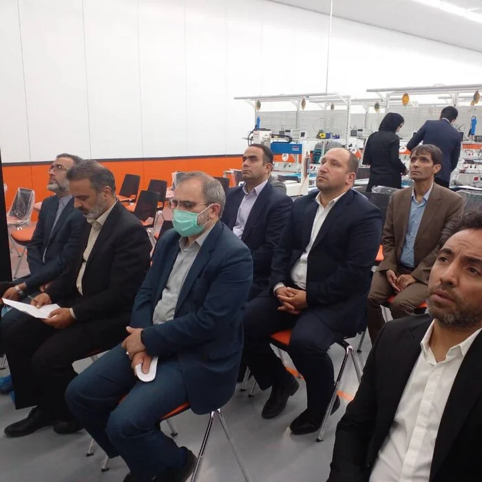 کارخانه تولید تبلت و تلفن همراه در زرندیه بهره‌داری شد 