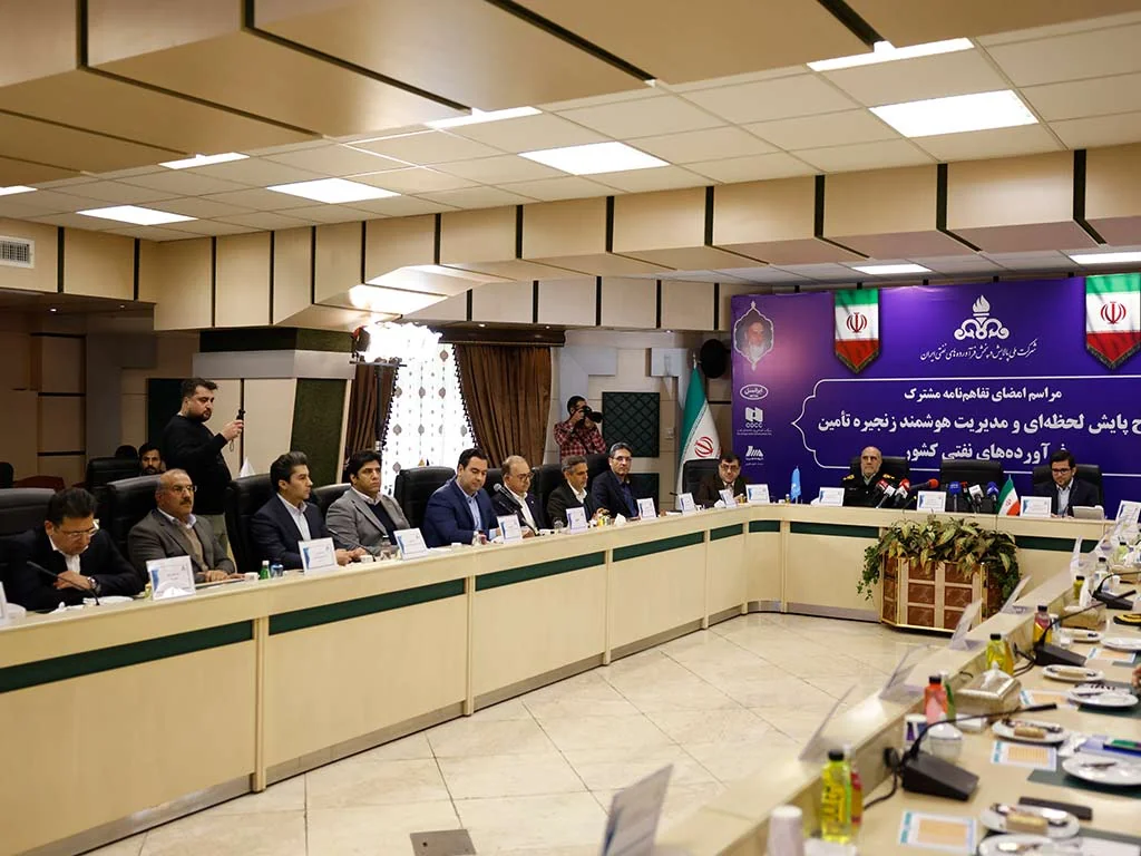 همکاری ایرانسل و سه شرکت نفتی در زمینه مدیریت هوشمند زنجیره تأمین فرآوردههای نفتی