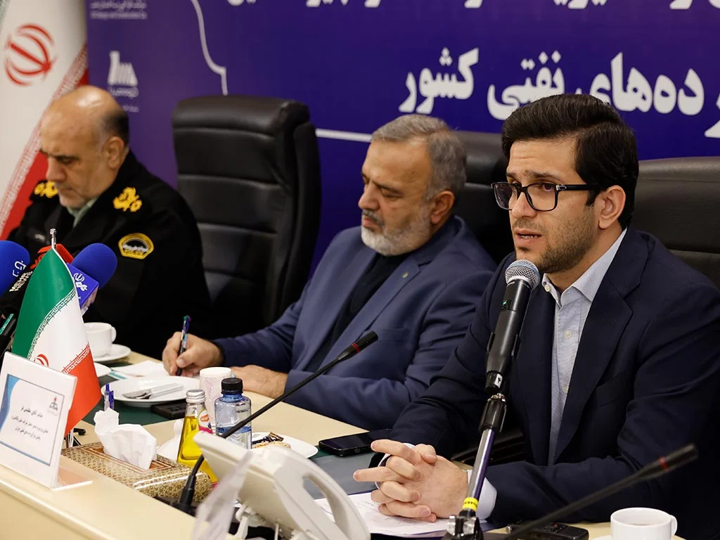 همکاری ایرانسل و سه شرکت نفتی در زمینه مدیریت هوشمند زنجیره تأمین فرآوردههای نفتی