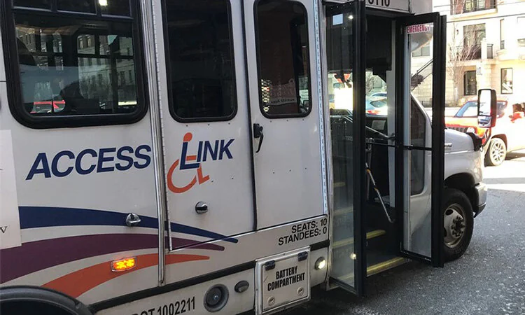 بهبود خدمات حمل‌ونقل عمومی با ادغام تاکسی‌های اینترنتی شهر آمریکایی