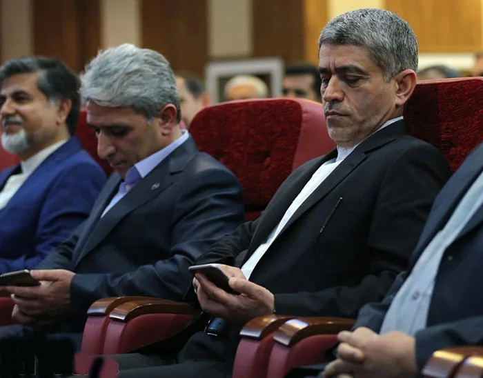 چه گوشی‌هایی در دست سیاستمداران ایرانی است؟+عکس