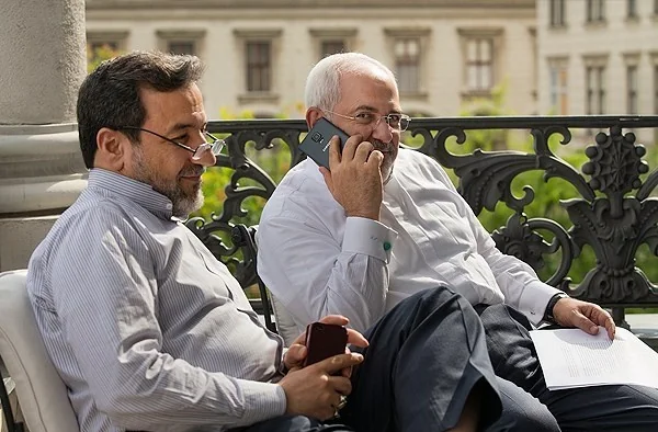 چه گوشی‌هایی در دست سیاستمداران ایرانی است؟+عکس