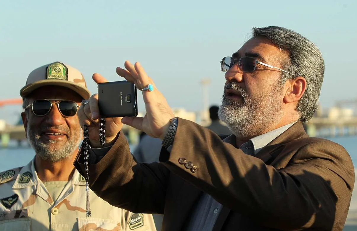 چه گوشی‌هایی در دست سیاستمداران ایرانی است؟+عکس