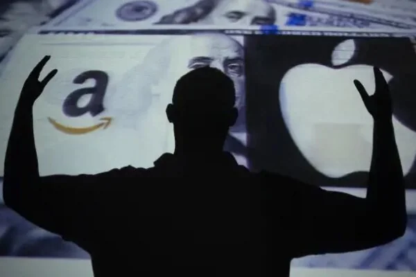 کارگران در آمازون مشغول جاسوسی اند/ اپل اطلاعات شما را می فروشد