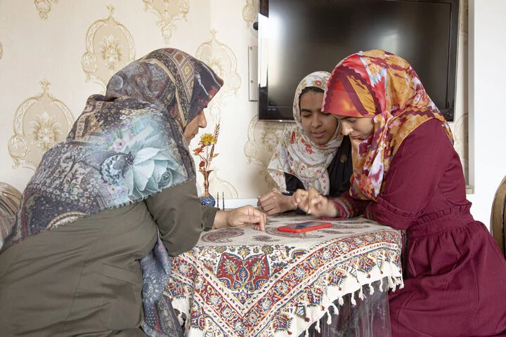 زیرساختها تا چه میزان برای آموزش مجازی فراهم است؟/مشکلات خانوادهها در کلاسهای آنلاین