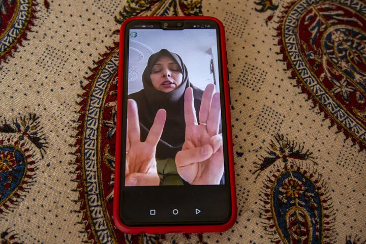 زیرساختها تا چه میزان برای آموزش مجازی فراهم است؟/مشکلات خانوادهها در کلاسهای آنلاین