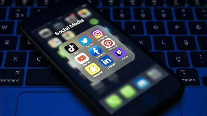 چه ارتباطی بین کارکرد شبکههای اجتماعی و احساس تنهایی وجود دارد؟ چه ارتباطی بین کارکرد شبکههای اجتماعی و احساس تنهایی وجود دارد؟