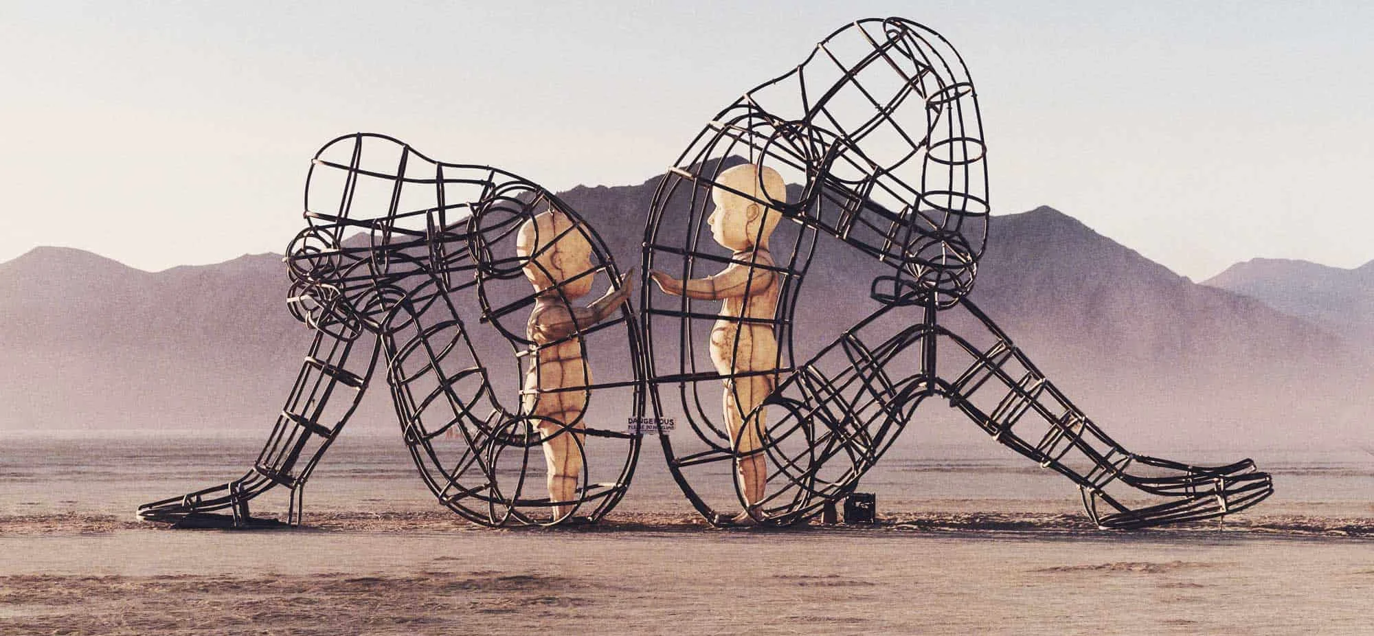 آیا اعتیاد به اینترنت ریشه در کودکی دارد؟